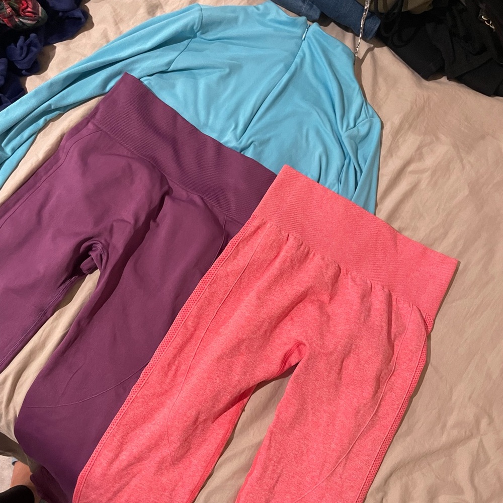 Athletic top and bottoms